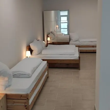 Eleonoras In Stadt Inklusive Eigenen Parkplaetzen Vor Der Tuer Apartment Wurzburg